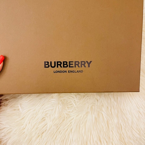 BURBERRY _ Luxury Handbag - Picture 3 of 3